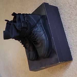 Nike Airforce 1 AF1 SF in triple black